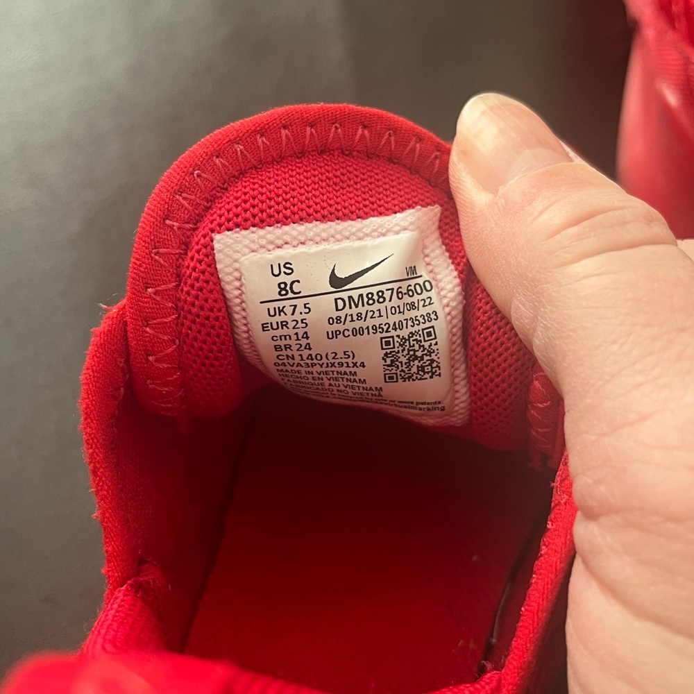 Nike - Picture 2 of 4